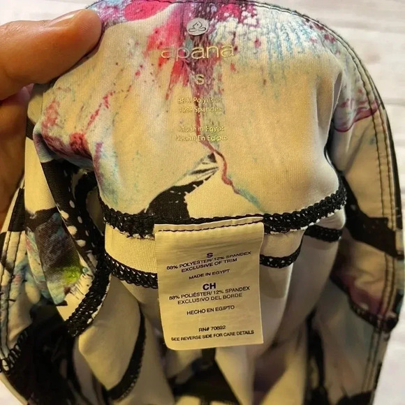 Apana Floral Capri Leggings - Picture 5 of 9